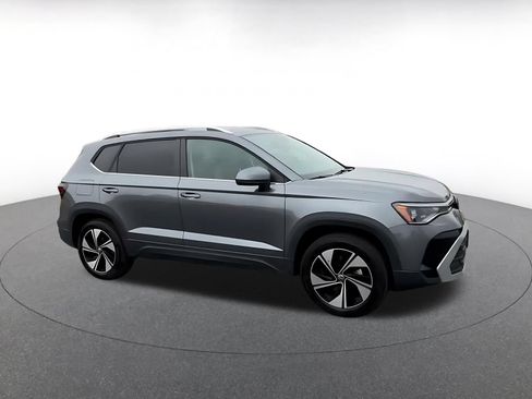 Used 2026 Volkswagen Taos SE AWD/4WD image 2