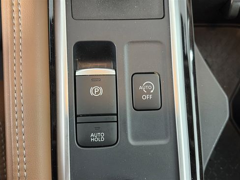 Certified 2025 Nissan Pathfinder Platinum w/ Cargo Package AWD/4WD image 33