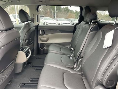 New 2026 Kia Carnival EX image 25