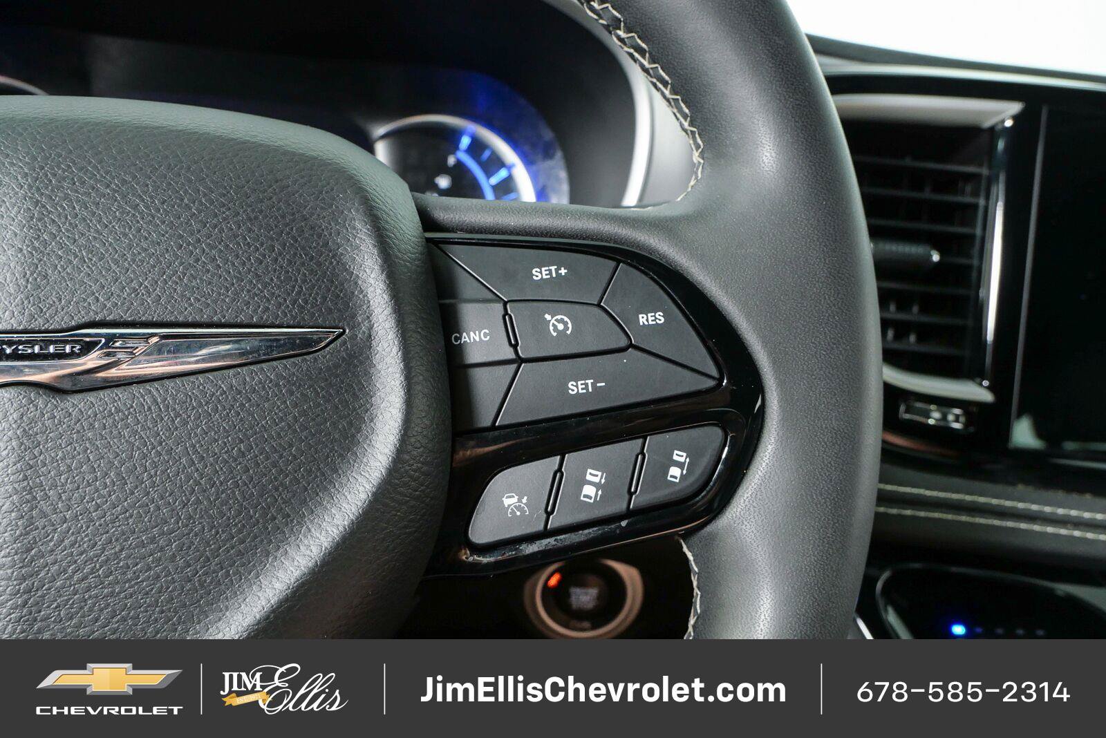 Used 2022 Chrysler Pacifica Touring-L w/ S Appearance Package FWD image 12
