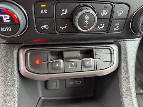 Used 2023 GMC Acadia AT4 w/ Technology Package AWD/4WD image 28