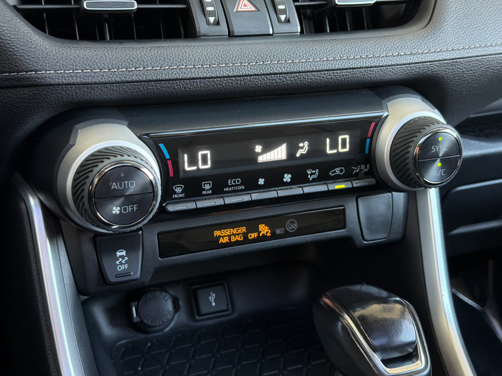 Used 2022 Toyota RAV4 XLE Premium AWD/4WD image 19