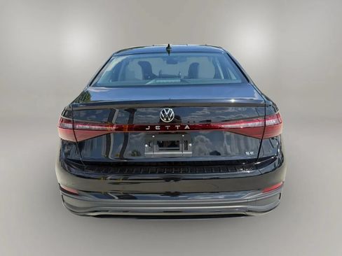 Used 2025 Volkswagen Jetta SE FWD image 6