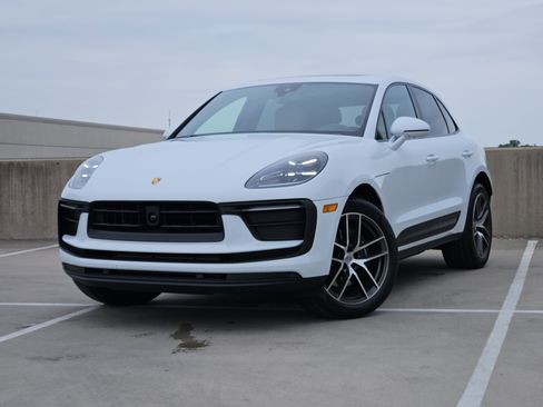 Certified 2026 Porsche Macan AWD/4WD image 1
