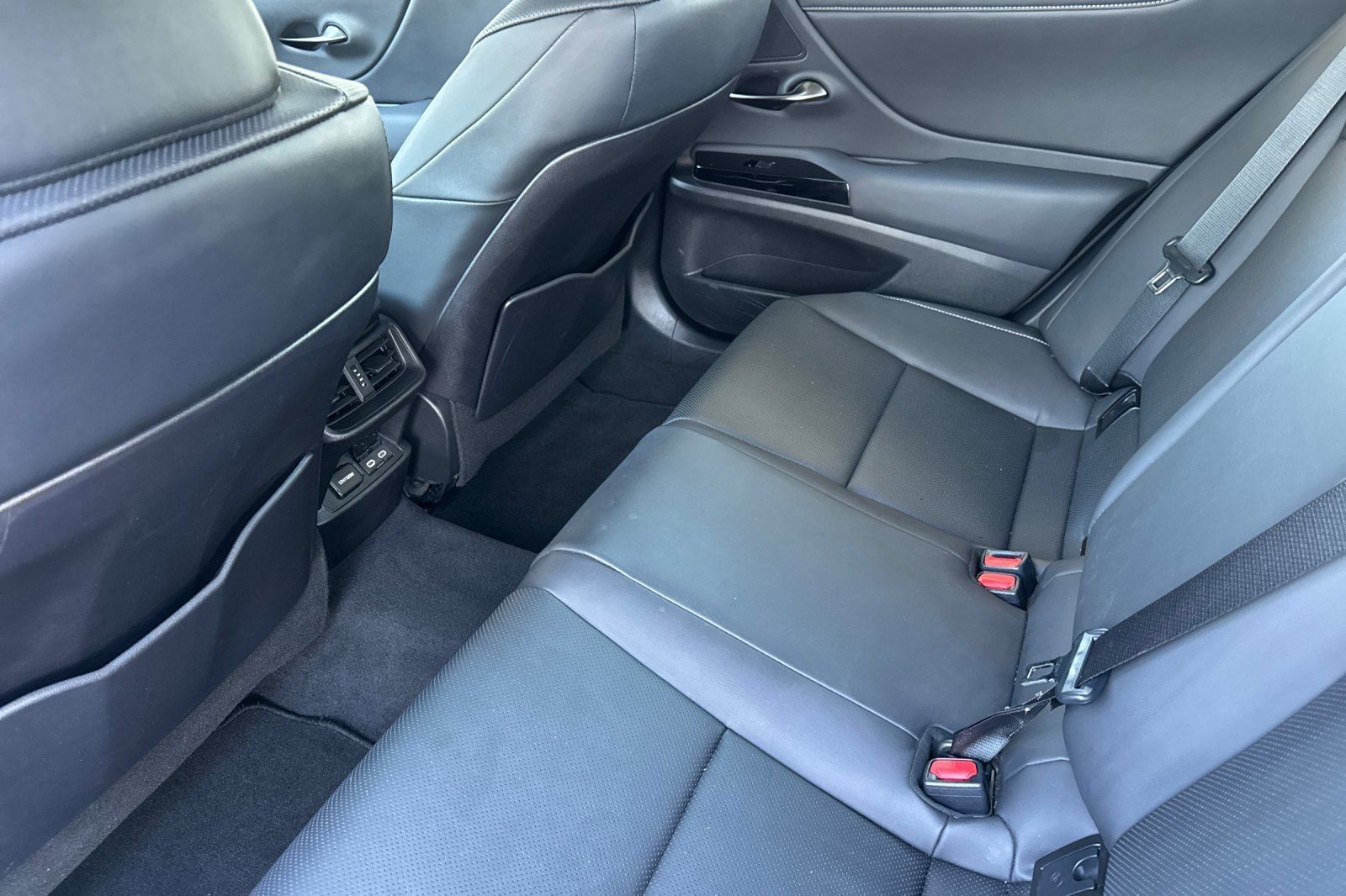 Used 2024 Lexus ES 350 w/ Premium Package FWD image 13