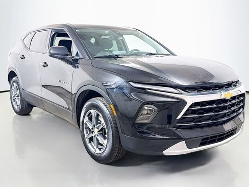 Certified 2025 Chevrolet Blazer LT FWD image 3