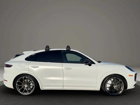 Used 2022 Porsche Cayenne Turbo AWD/4WD image 6