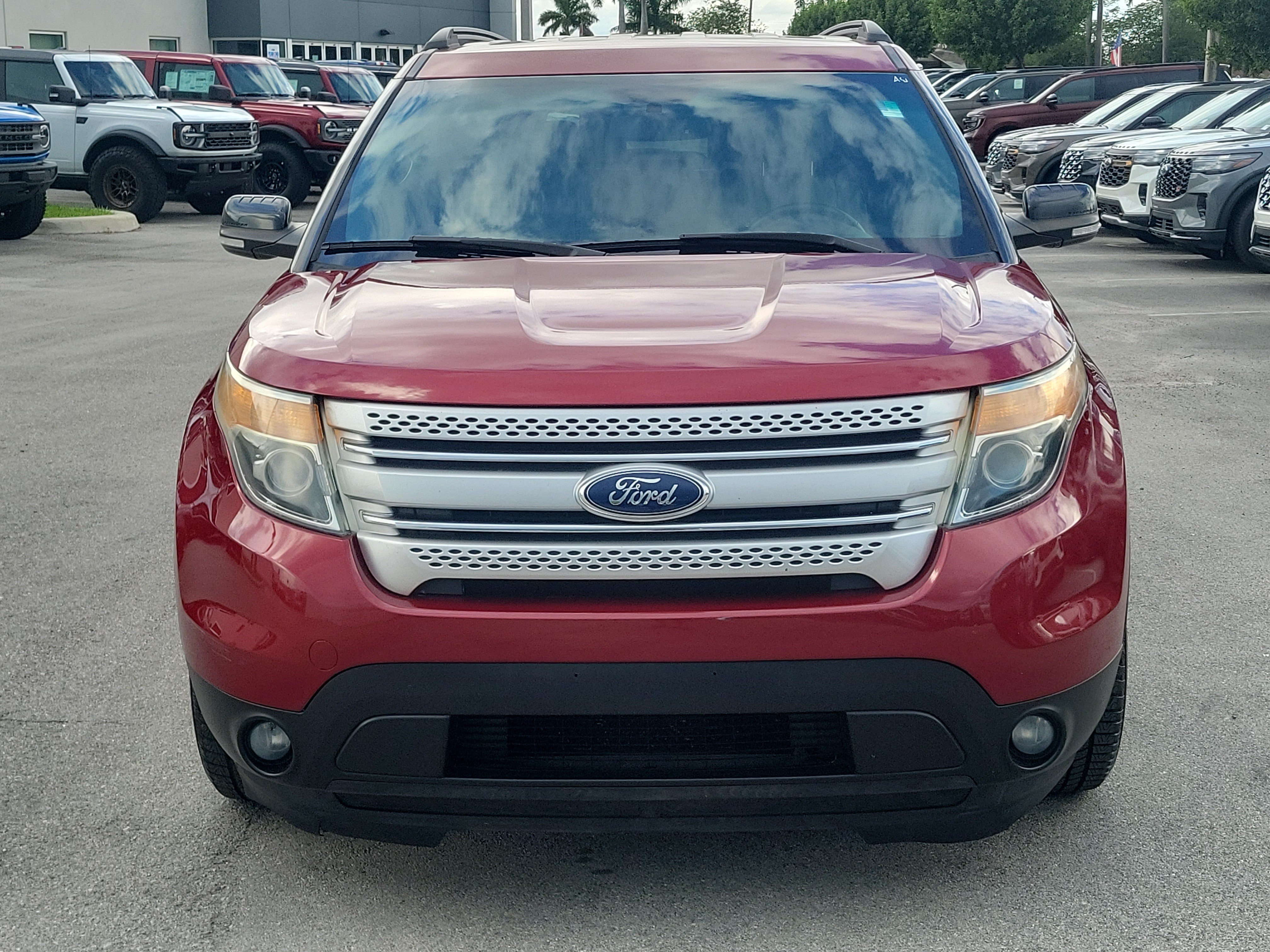 Used 2014 Ford Explorer XLT w/ Equipment Group 202A FWD image 2