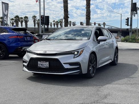 Used 2024 Toyota Corolla SE image 3