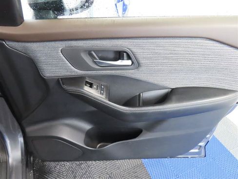 Used 2023 Nissan Rogue SV AWD/4WD image 34