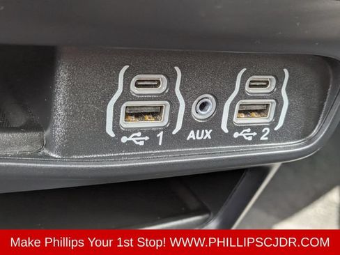 Certified 2025 Chrysler Pacifica Select FWD image 20