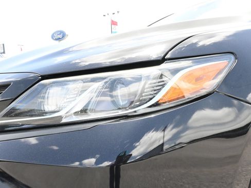 Used 2019 Toyota Camry SE FWD image 23