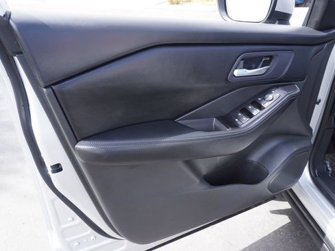 Certified 2024 Nissan Rogue SV FWD image 14