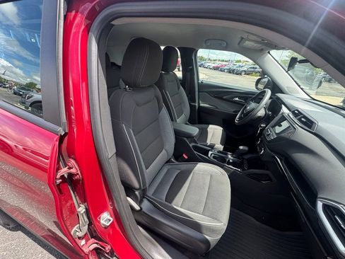 Used 2021 Chevrolet TrailBlazer LS w/ LPO, Blackout Package FWD image 18