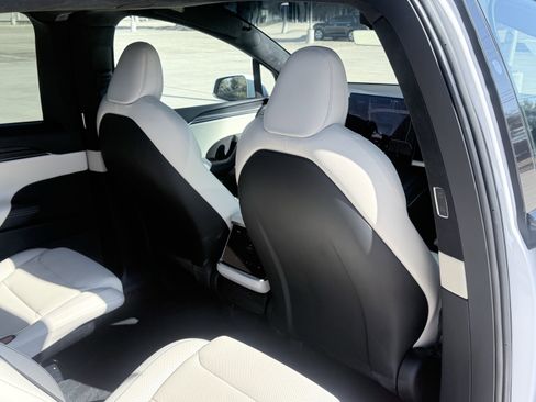 Used 2022 Tesla Model X Plaid image 52