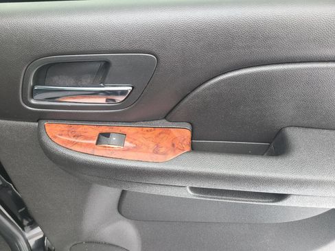 Used 2012 Chevrolet Avalanche LTZ image 23