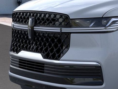 New 2026 Lincoln Navigator Reserve w/ Jet Appearance Package AWD/4WD image 17