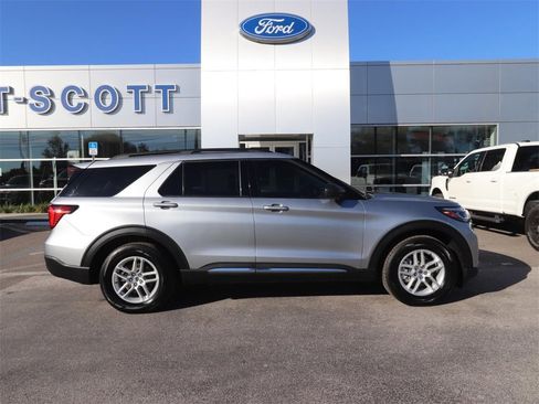 Certified 2025 Ford Explorer Active image 15