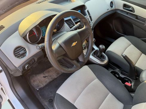 Used 2012 Chevrolet Cruze LS image 4
