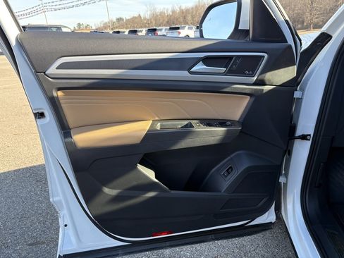 Used 2022 Volkswagen Atlas Cross Sport SEL Premium R-Line image 30