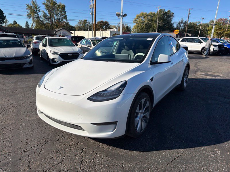 Used 2022 Tesla Model Y Long Range AWD/4WD image 3