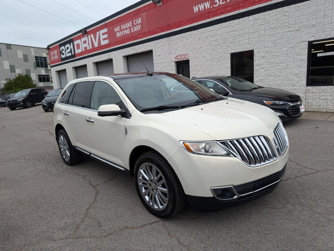 Used 2013 Lincoln MKX AWD image 1