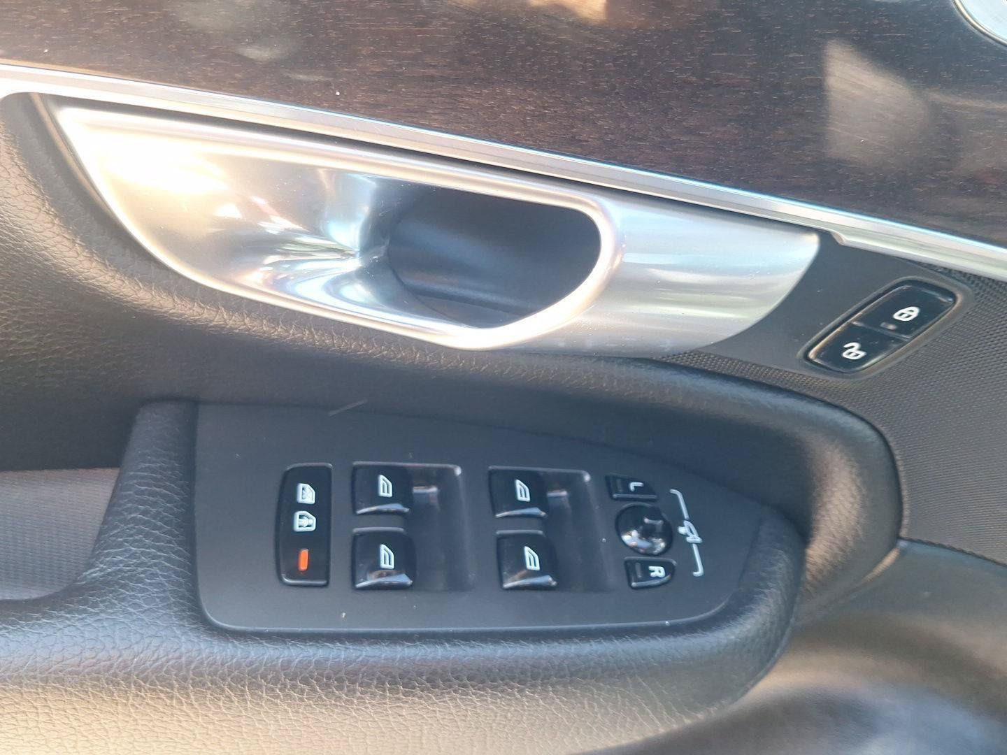 Used 2019 Volvo XC90 T6 Momentum AWD/4WD image 22