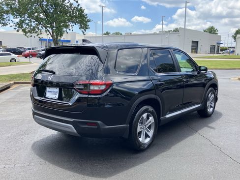 Used 2025 Honda Pilot EX-L image 10
