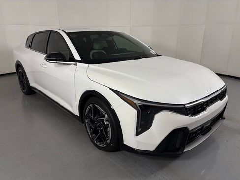New 2026 Kia K4 GT-Line image 2