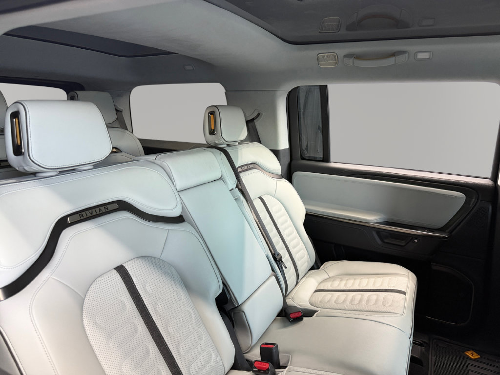 Used 2025 Rivian R1S Adventure Dual AWD/4WD image 26