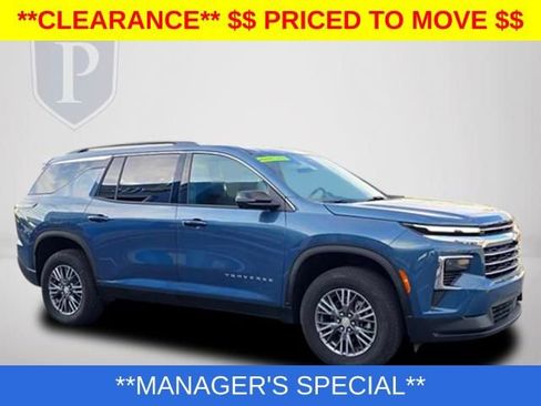 New 2026 Chevrolet Traverse LT w/ Driver Confidence Package FWD image 2
