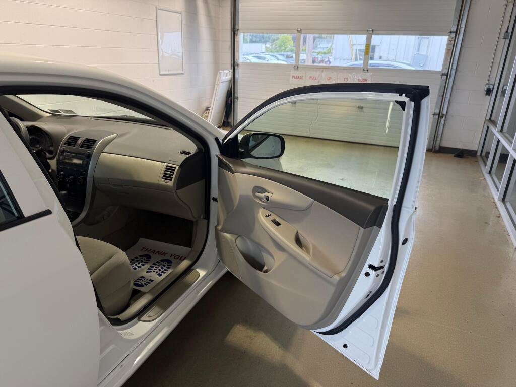 Used 2009 Toyota Corolla LE FWD image 10