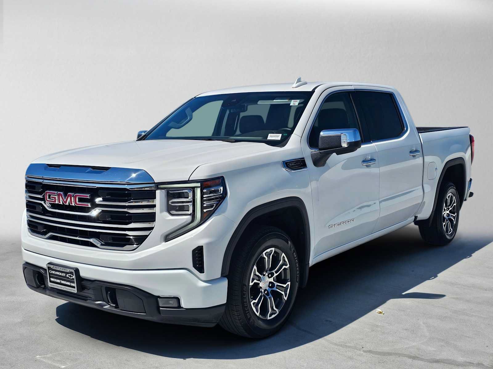 Used 2025 GMC Sierra 1500 SLT RWD image 7