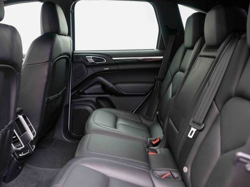 Used 2015 Porsche Cayenne Diesel AWD/4WD image 25