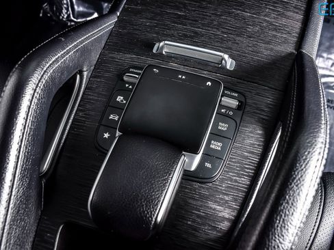 Used 2022 Mercedes-Benz GLE 350 4MATIC w/ Premium Package image 2