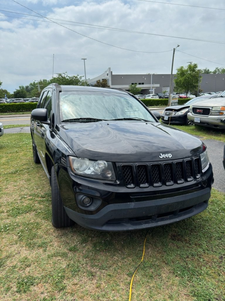 Used 2012 Jeep Compass Latitude w/ Altitude Pkg FWD image 1