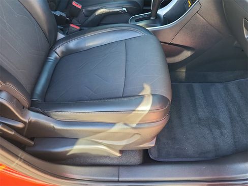 Used 2020 Chevrolet Trax LT w/ LT Convenience Package image 15