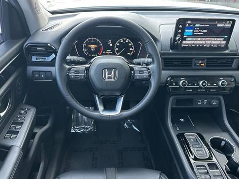 Used 2025 Honda Pilot Touring image 17