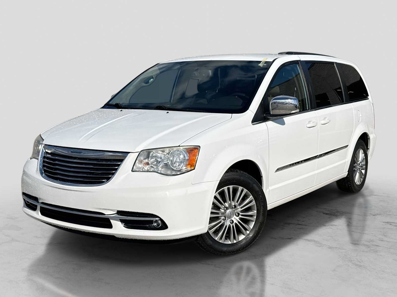 Used 2014 Chrysler Town & Country Touring-L FWD image 1
