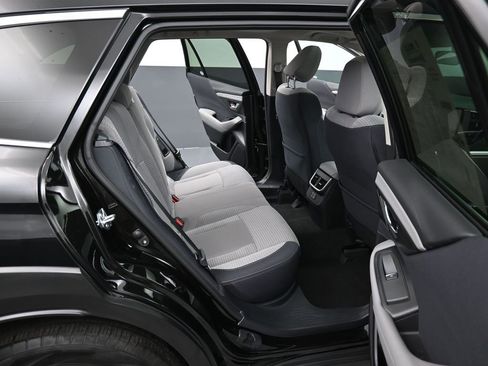 Used 2023 Subaru Outback Premium image 31