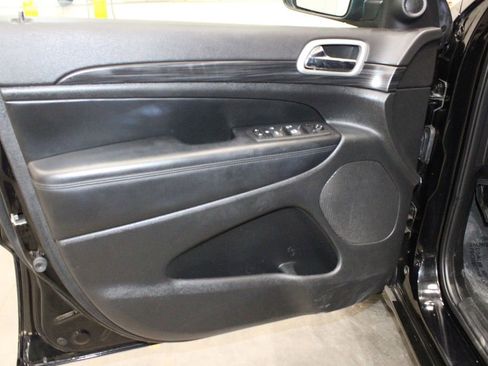 Used 2022 Jeep Grand Cherokee Laredo X image 17