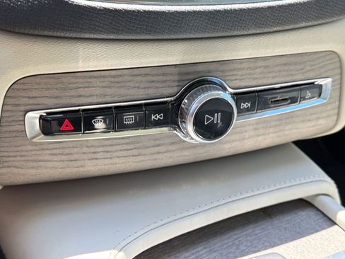 Certified 2023 Volvo XC90 B6 Plus image 18