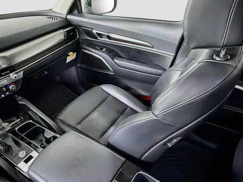 Used 2025 Kia Telluride S FWD image 29