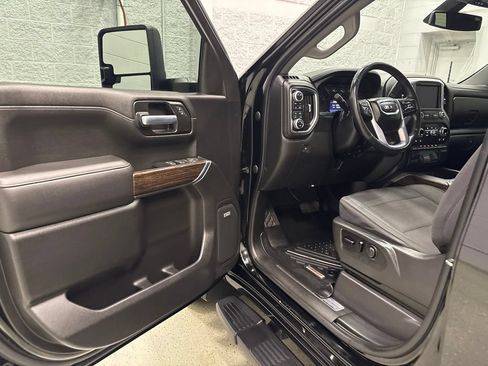 Used 2020 GMC Sierra 1500 Elevation w/ Elevation Value Package AWD/4WD image 15