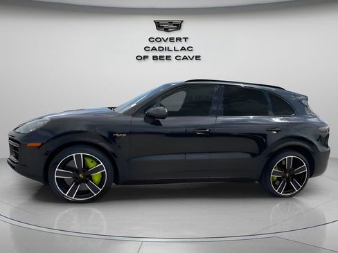 Used 2023 Porsche Cayenne Turbo S image 8