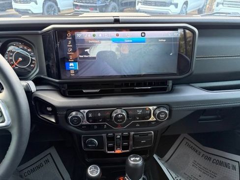 Used 2024 Jeep Wrangler Unlimited Sahara AWD/4WD image 22