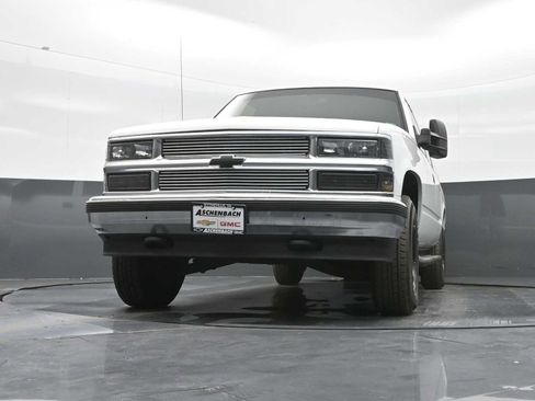 Used 1997 Chevrolet Suburban 2500 w/ Preferred Equipment Group 2 image 27