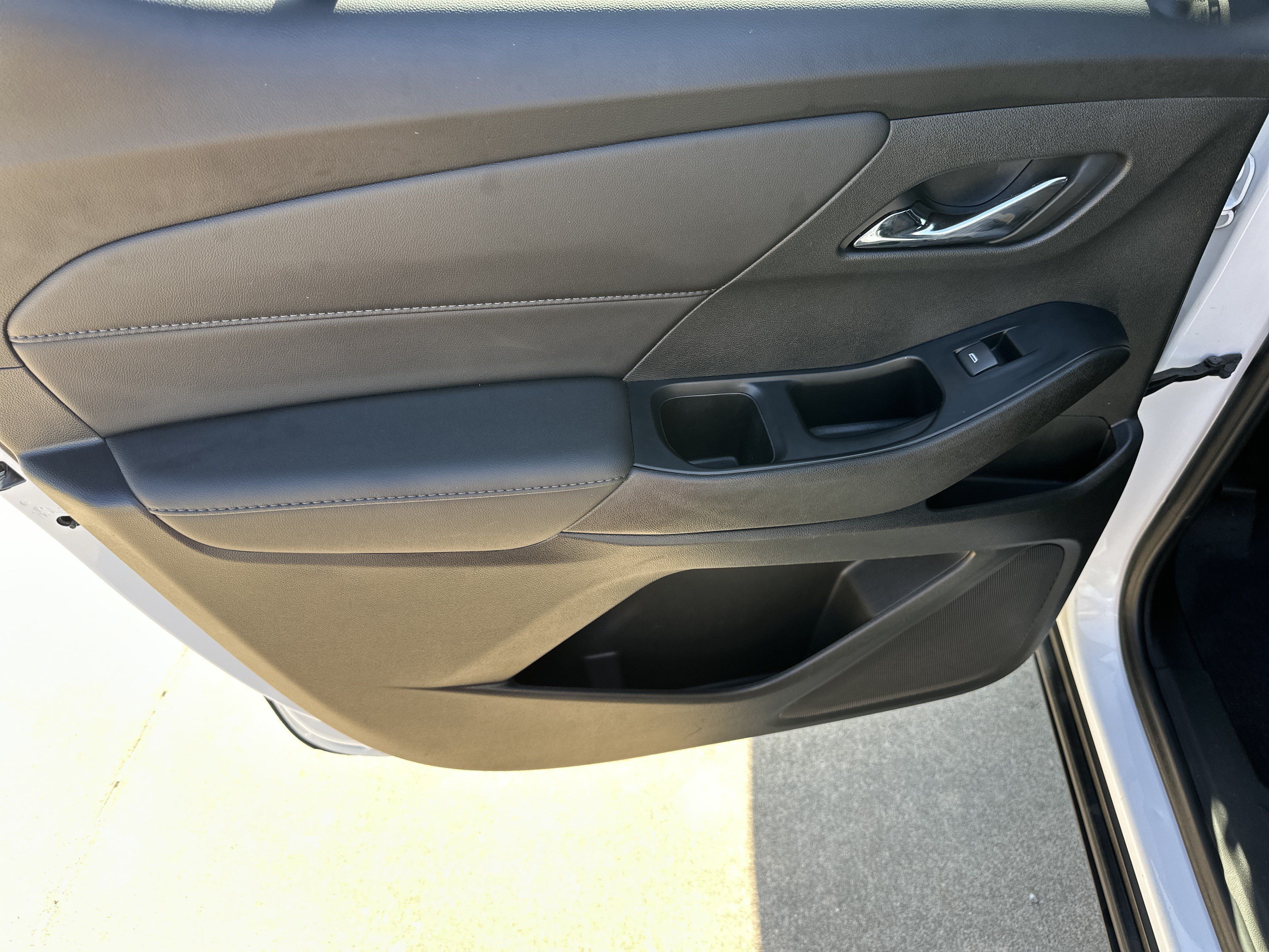 Certified 2023 Chevrolet Traverse LT FWD image 24