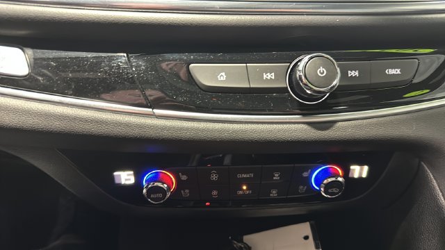 Used 2022 Buick Enclave Avenir w/ Avenir Technology Package AWD/4WD image 22