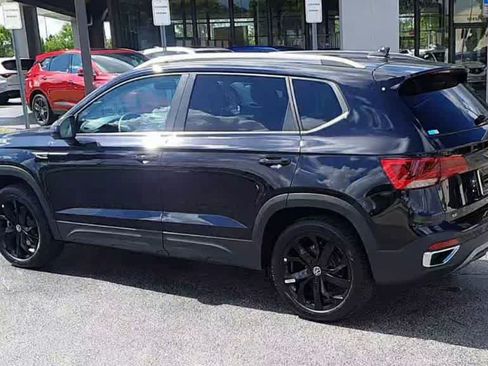 Certified 2024 Volkswagen Taos SE FWD image 6